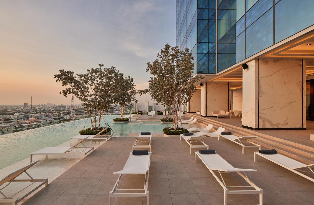 Eastin Grand Hotel Phayathai Bangkok Exterior foto The swimming pool at the hotel