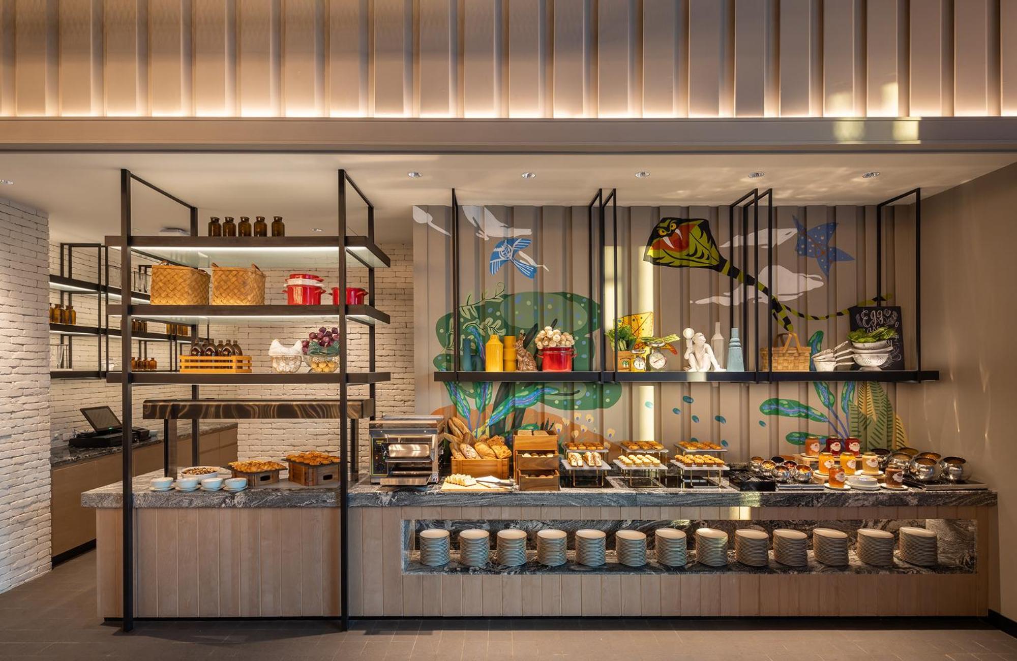 Eastin Grand Hotel Phayathai Bangkok Exterior foto The buffet at the hotel